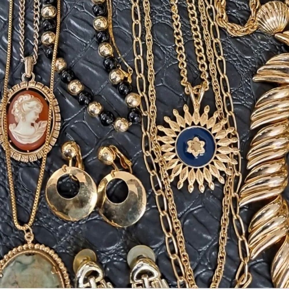 1 LB Huge Estate Sale jewelry lot~ mostly wearable repair craft junk - Picture 1 of 7